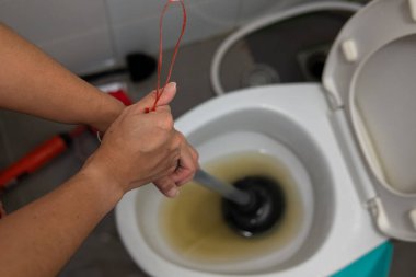 Snelle ontstopping van wc en gootsteen